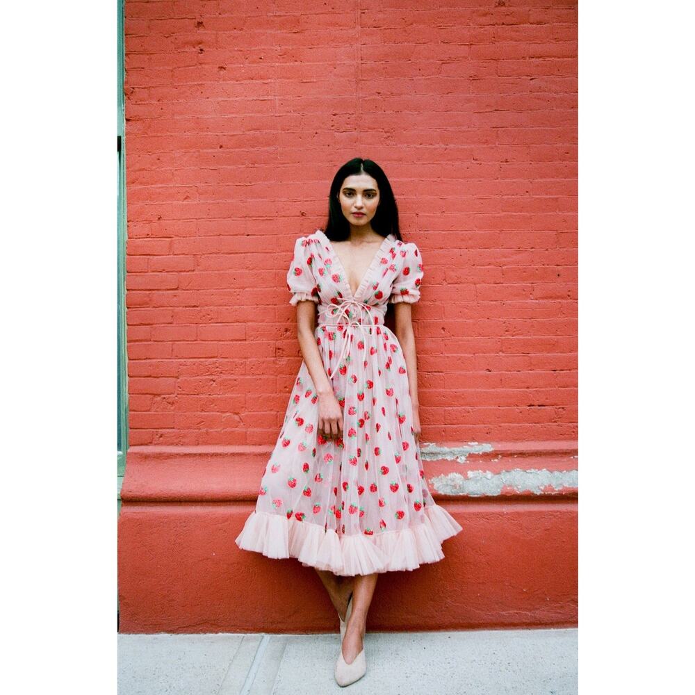 Lirika Matoshi Strawberry V-Neck Short Sleeves Midi Dress - M - Picture 4 of 5